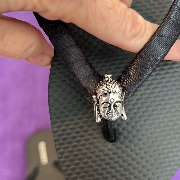 NWOT old navy size 5.5 customized black flip flops black ribbon Buddha charm - Picture 5 of 9